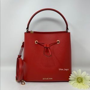 Michael Kors Suri Large Bucket Messenger